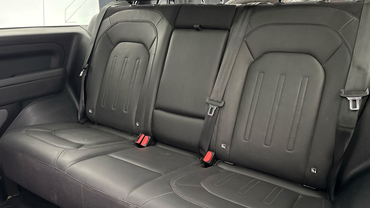 Land Rover Defender 90 Image 8