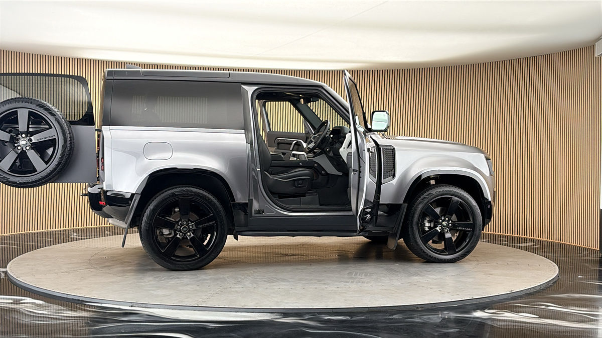More views of Land Rover Defender 90
