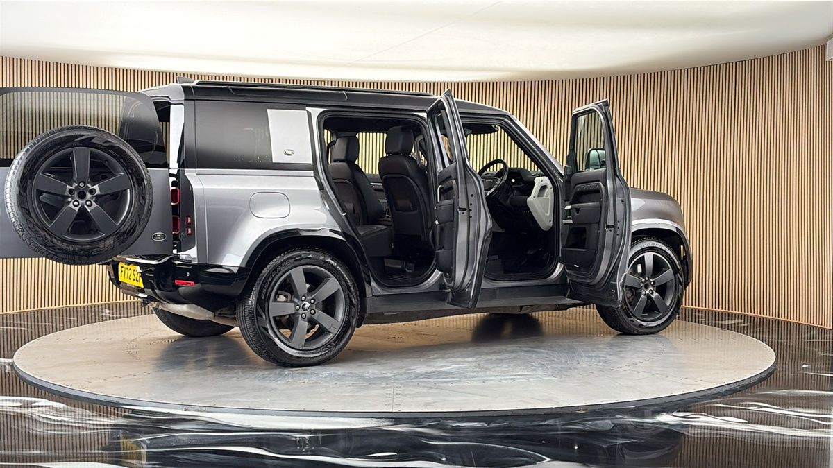 More views of Land Rover Defender 110