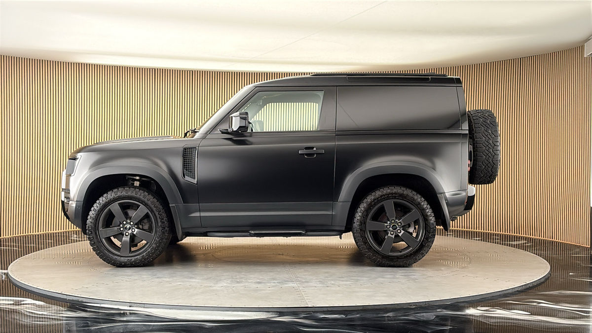 Land Rover Defender 90 Image 15