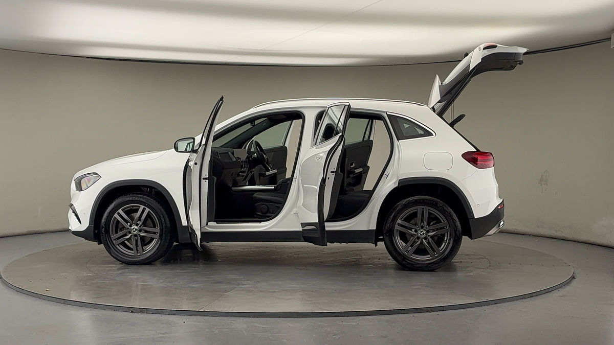 More views of Mercedes-Benz GLA