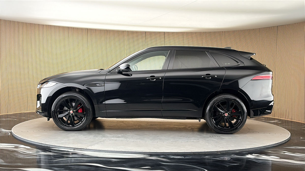 Jaguar F-PACE Image 15