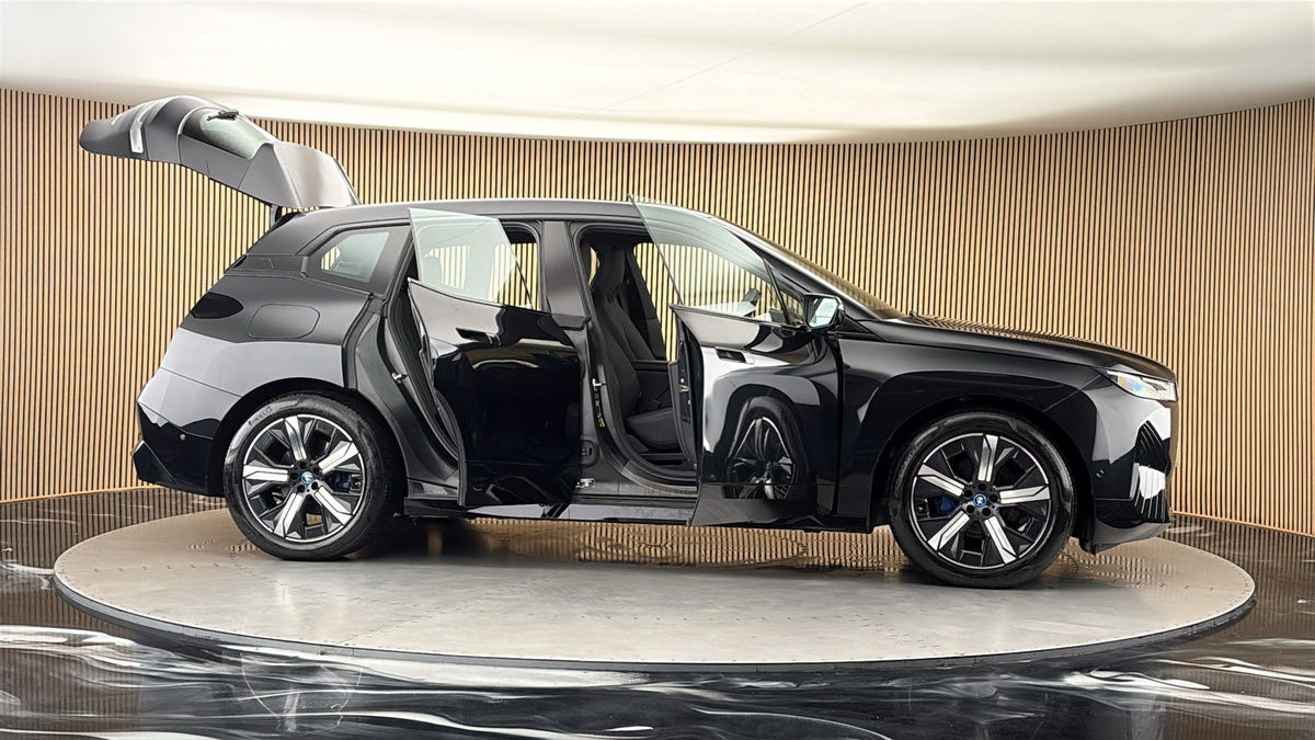 More views of BMW iX