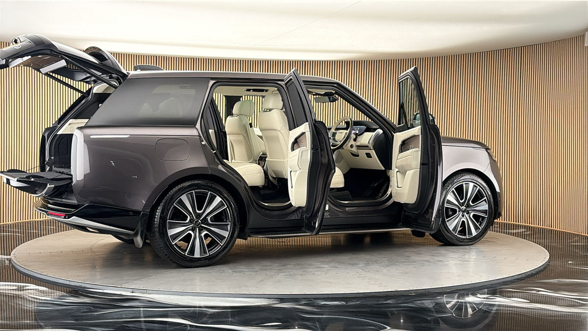 More views of Land Rover Range Rover