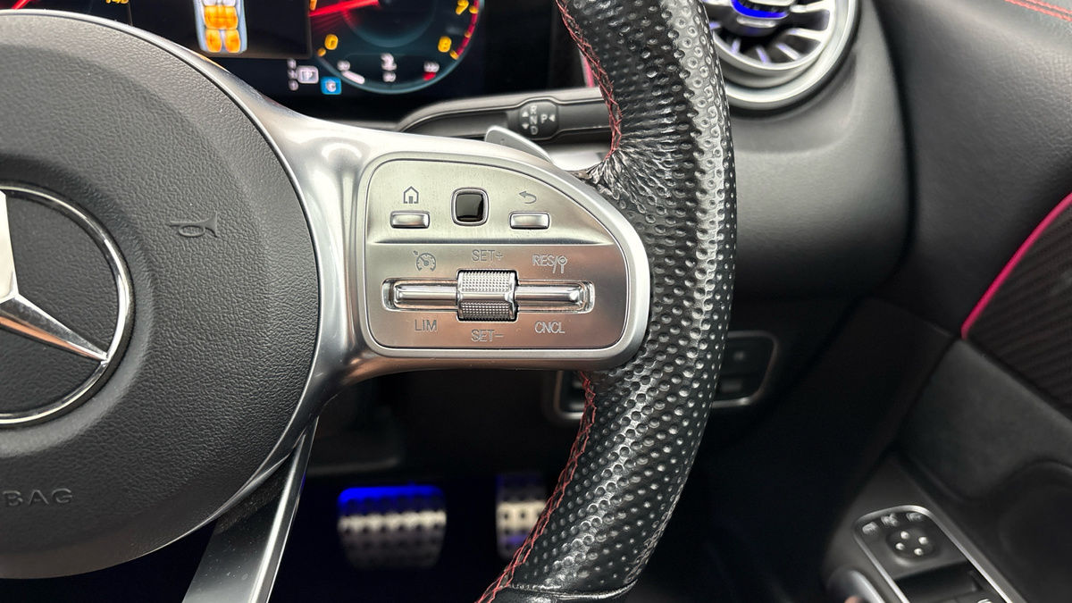 Mercedes-Benz GLB Image 14