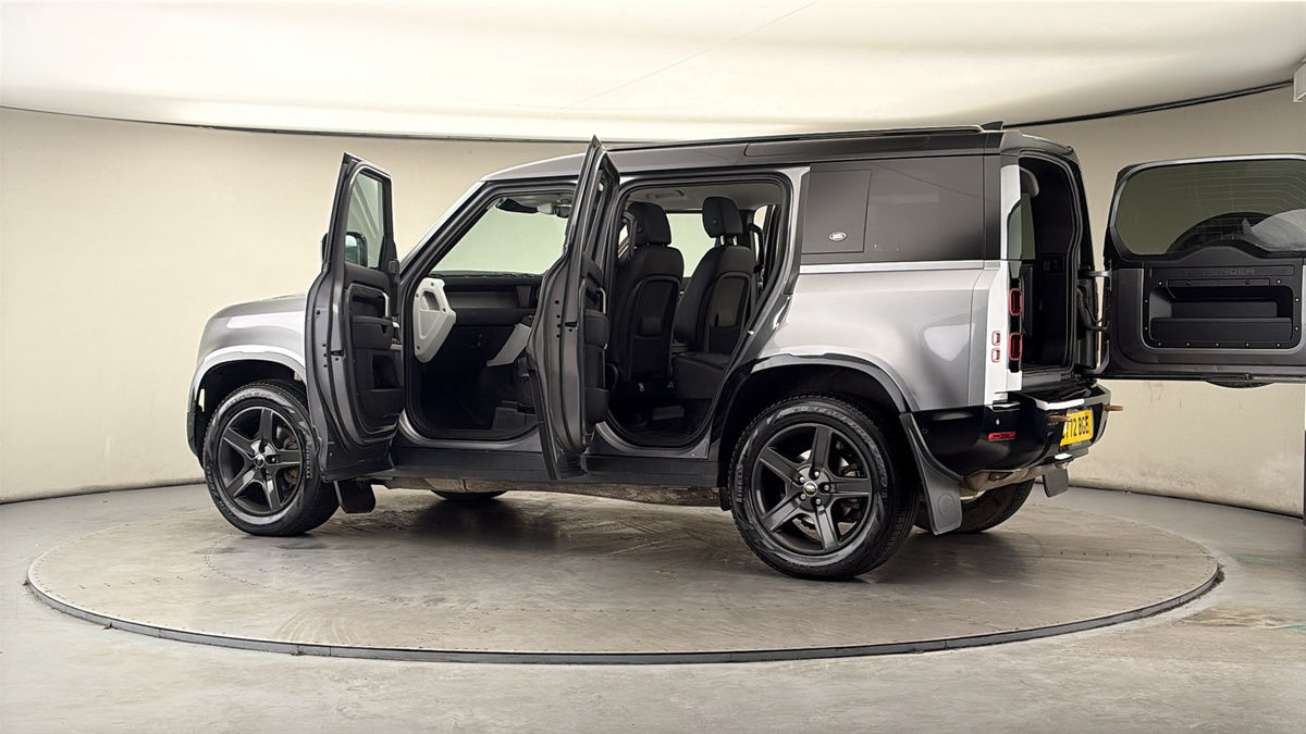 More views of Land Rover Defender 110