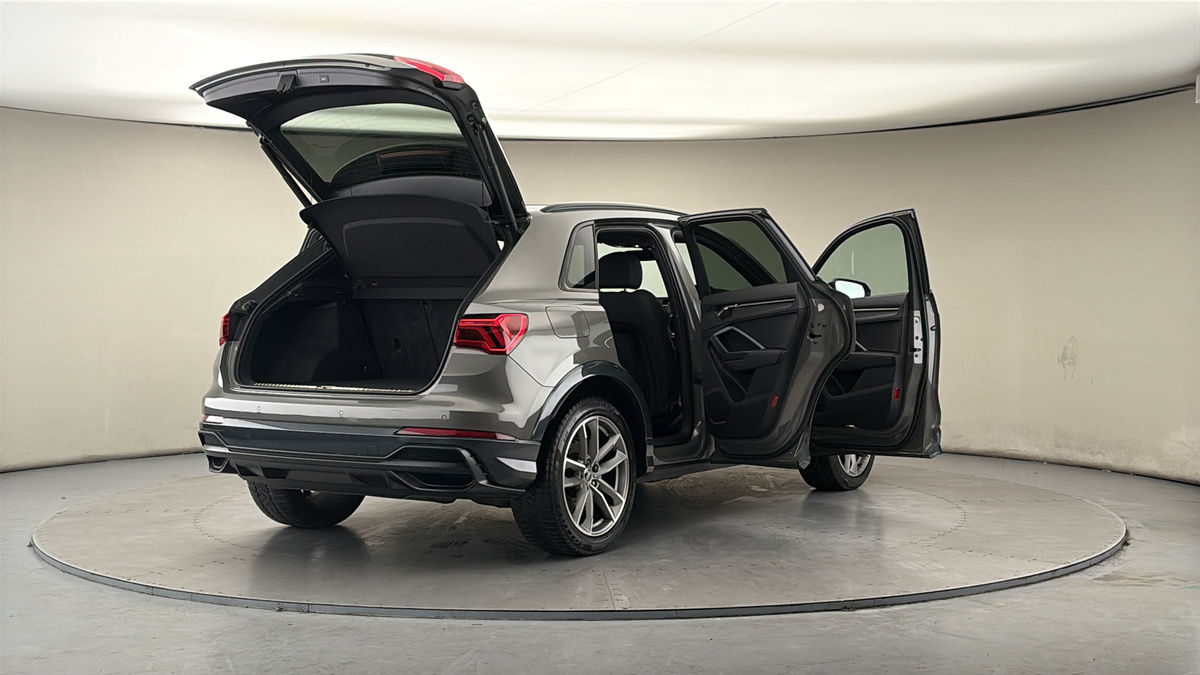 More views of Audi Q3