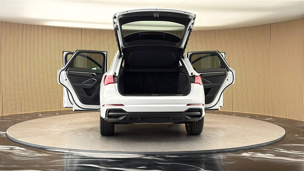 More views of Audi Q3