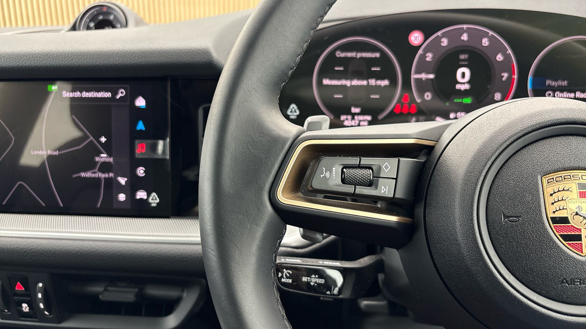 Porsche Cayenne Image 13