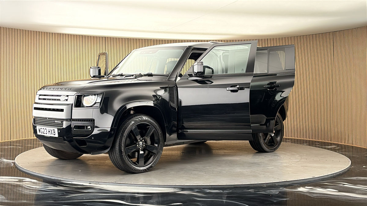 Land Rover Defender 110 Image 22
