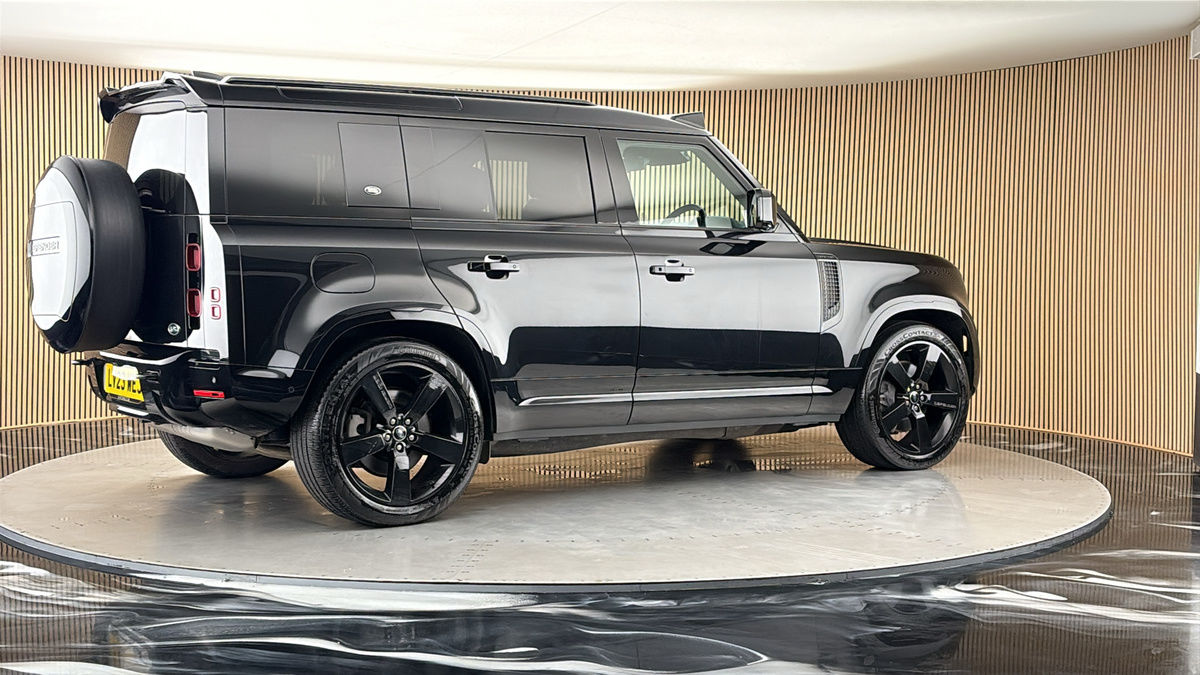 More views of Land Rover Defender 110