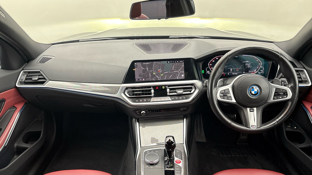 BMW 3 Series Image 12