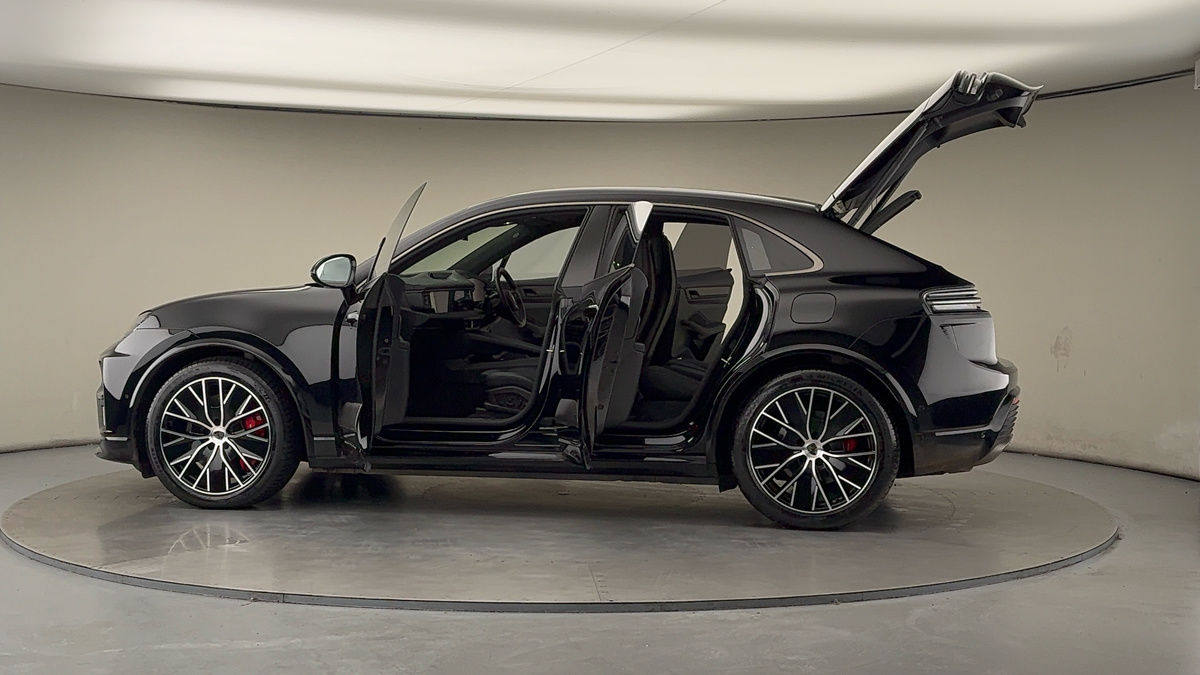 More views of Porsche Macan