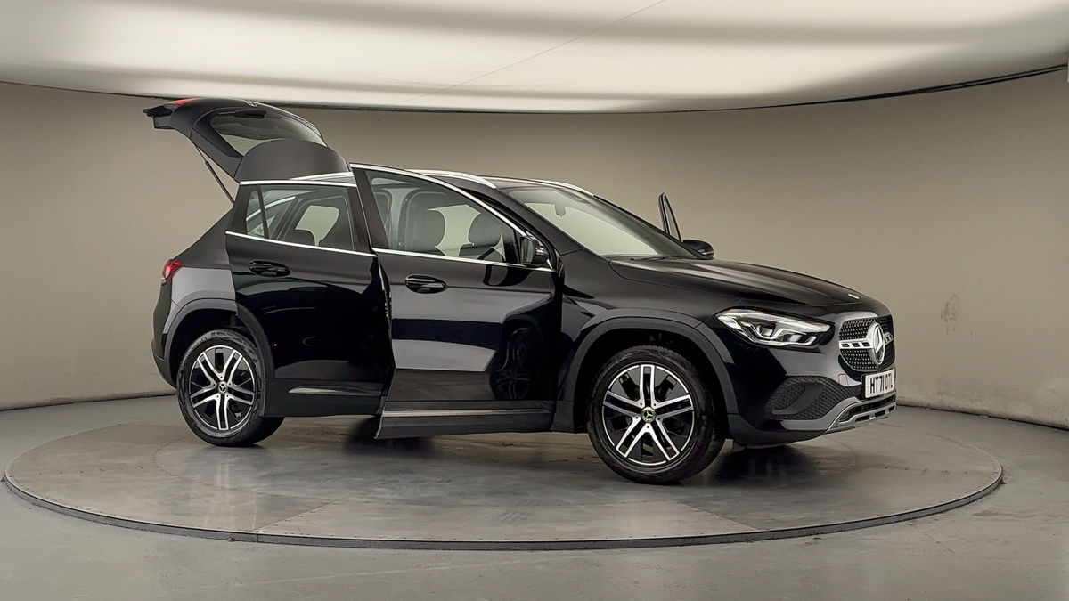 More views of Mercedes-Benz GLA