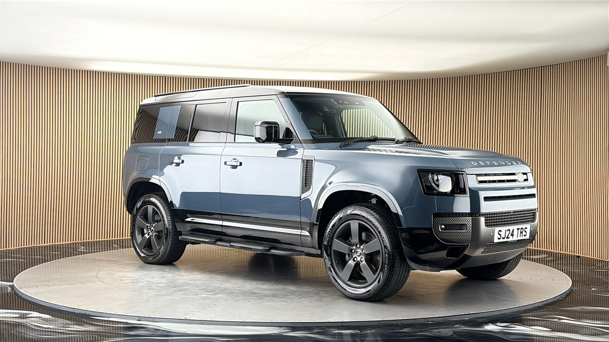 More views of Land Rover Defender 110