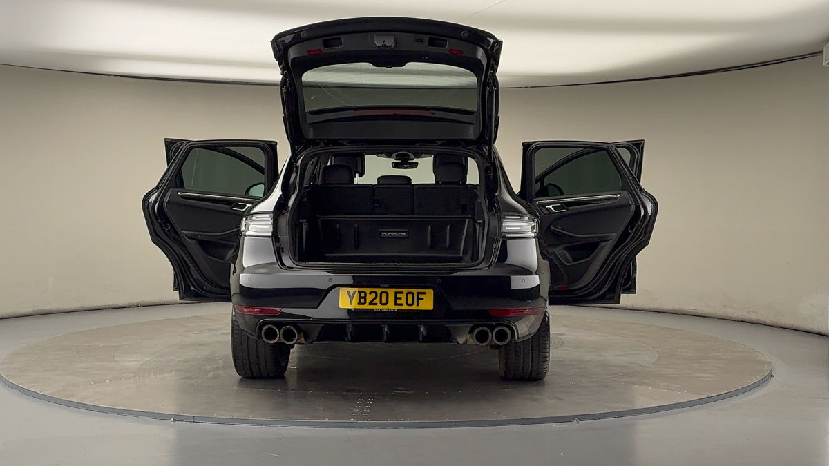 More views of Porsche Macan