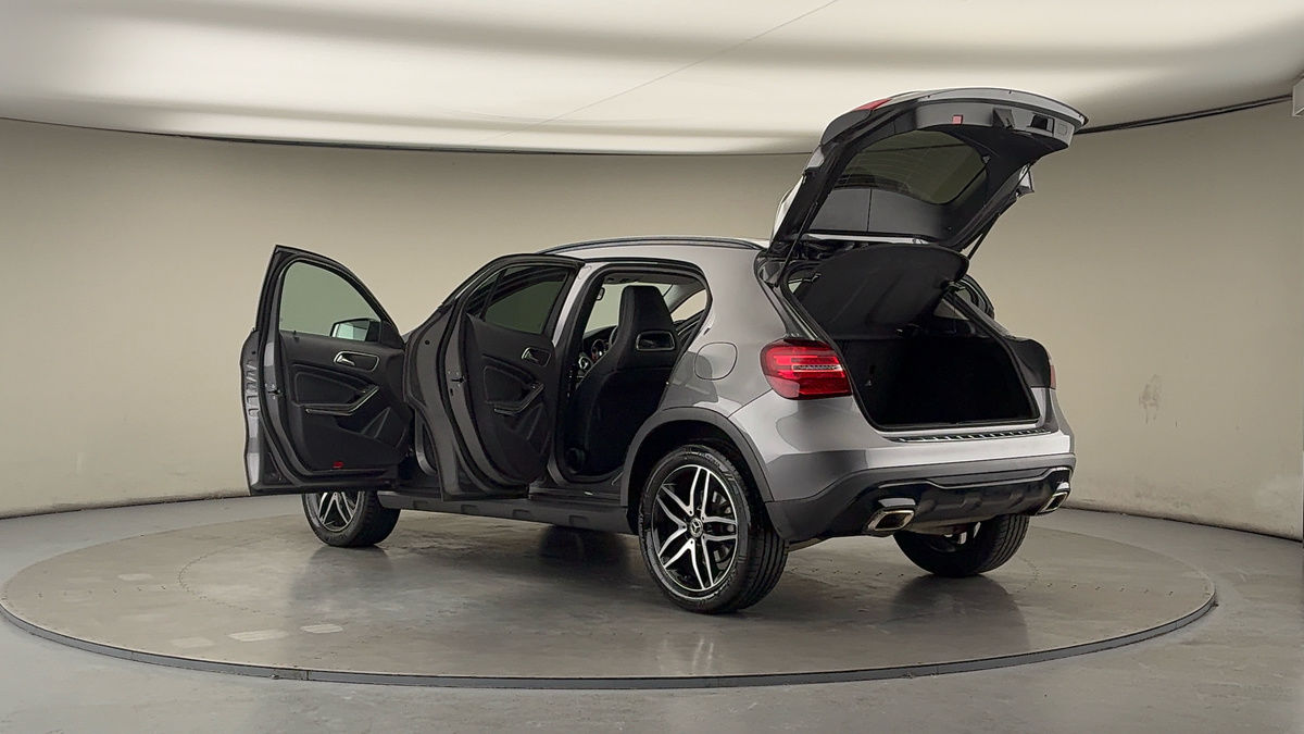 More views of Mercedes-Benz GLA