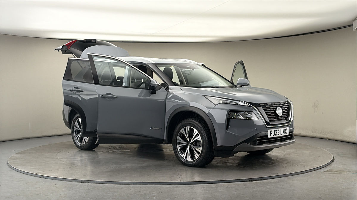 More views of Nissan X-Trail
