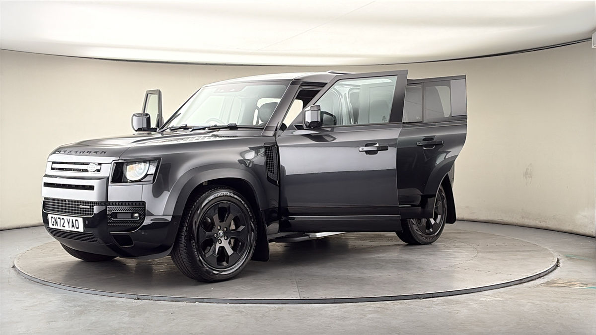 Land Rover Defender 110 Image 22