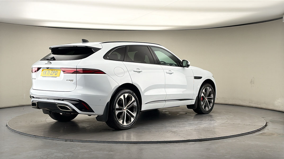 Jaguar F-PACE Image 21