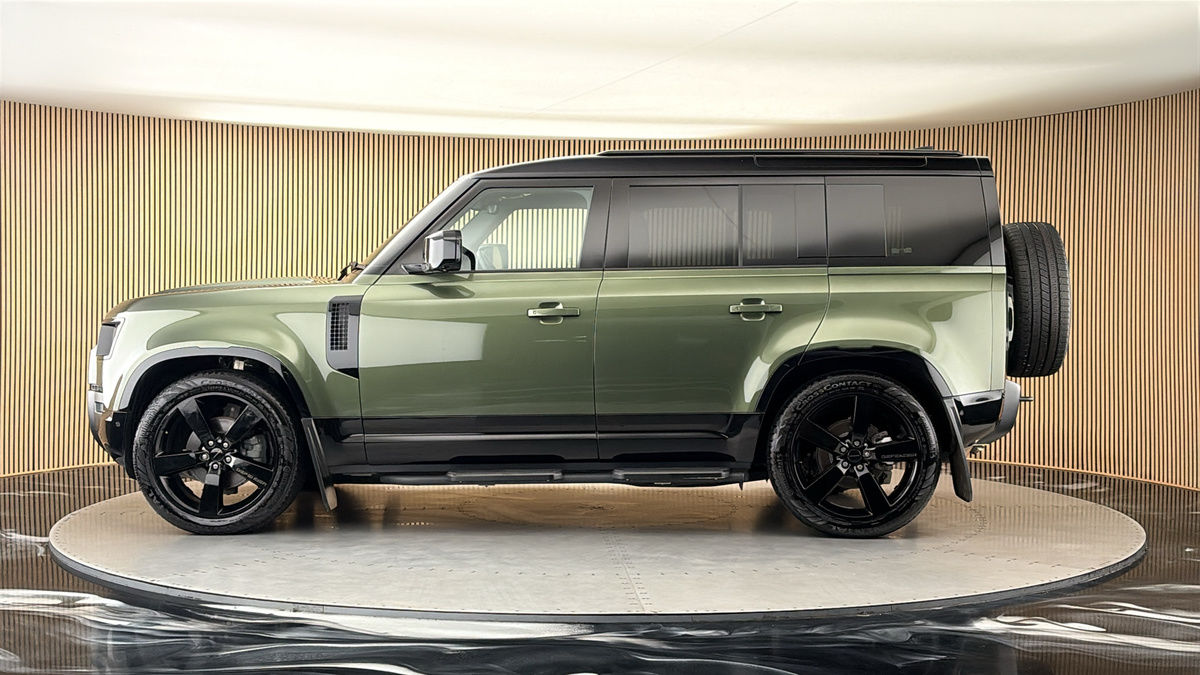 Land Rover Defender 110 Urban Image 15