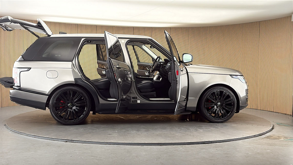 More views of Land Rover Range Rover