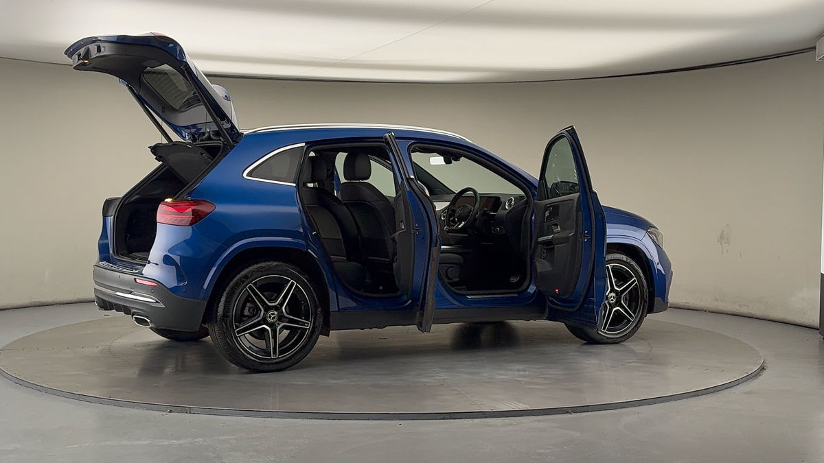 More views of Mercedes-Benz GLA