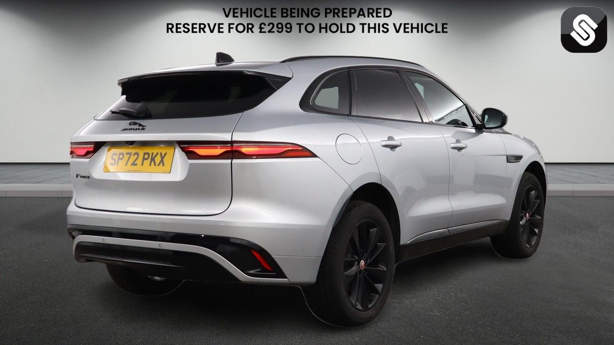 Jaguar F-PACE Image 4