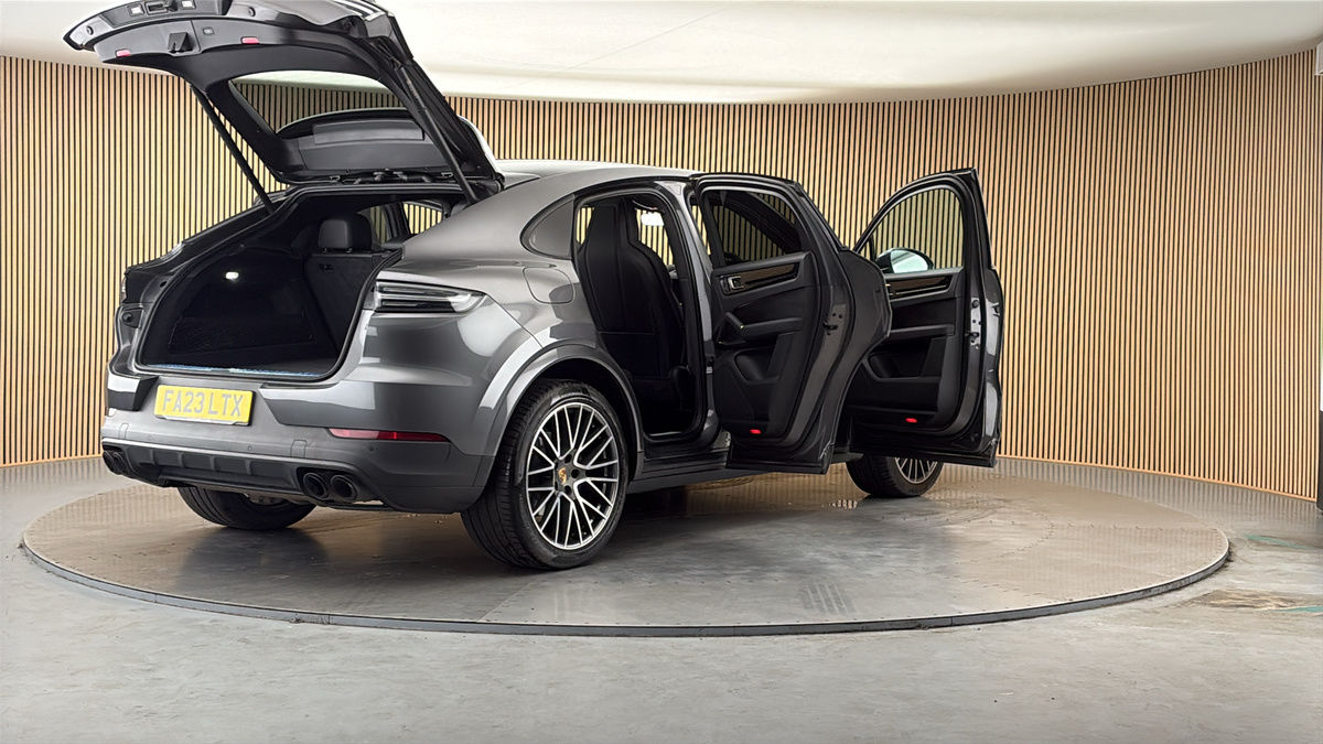 More views of Porsche Cayenne