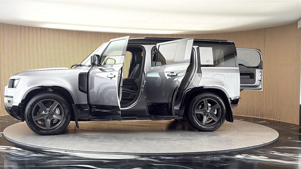 More views of Land Rover Defender 110