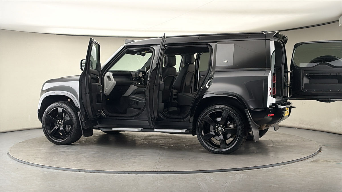 More views of Land Rover Defender 110