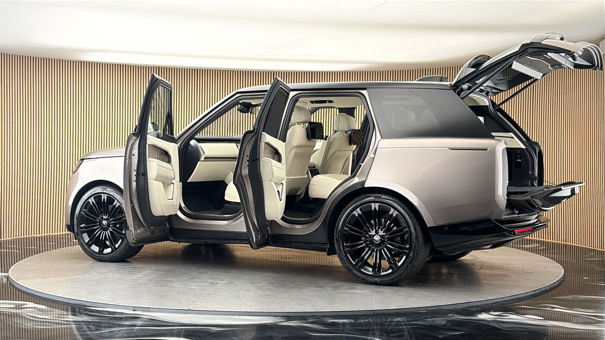 More views of Land Rover Range Rover