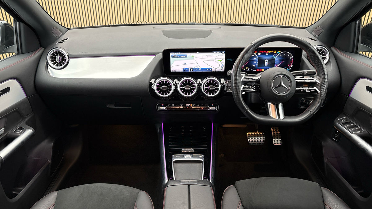 Mercedes-Benz GLA Image 12