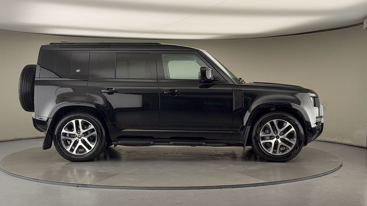 Land Rover Defender 110 Image 16