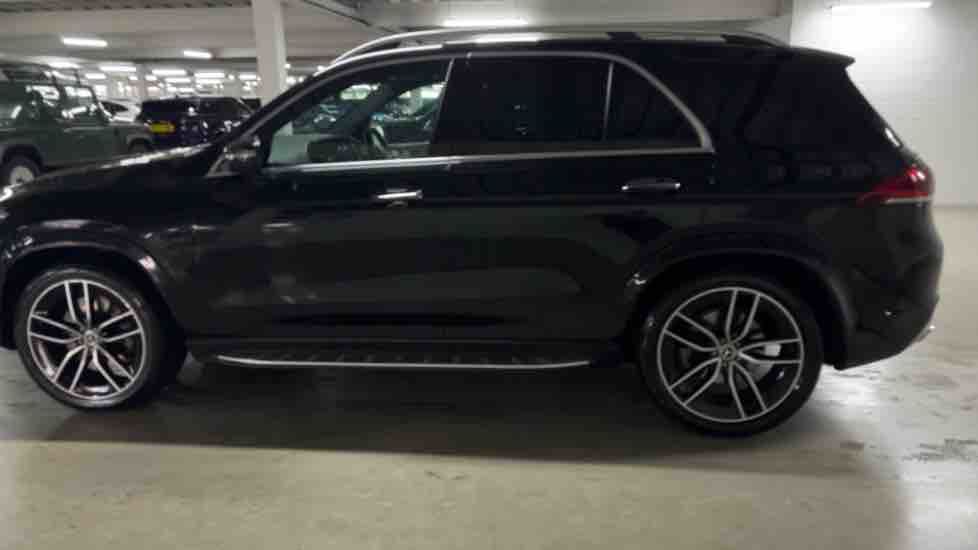 More views of Mercedes-Benz GLE