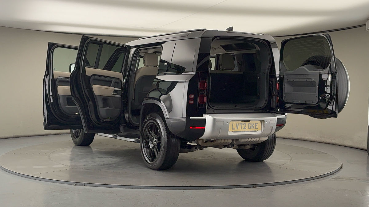 Land Rover Defender 110 Image 23