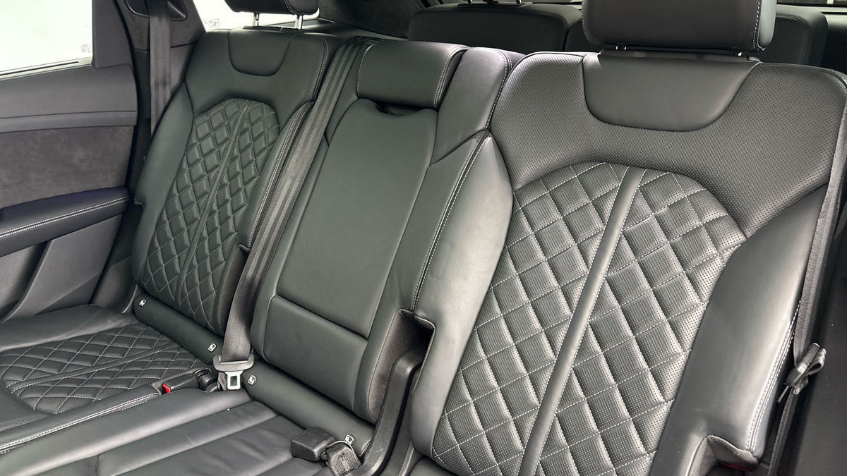 Audi Q7 Image 8