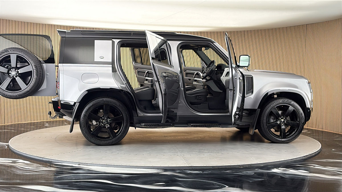 More views of Land Rover Defender 110