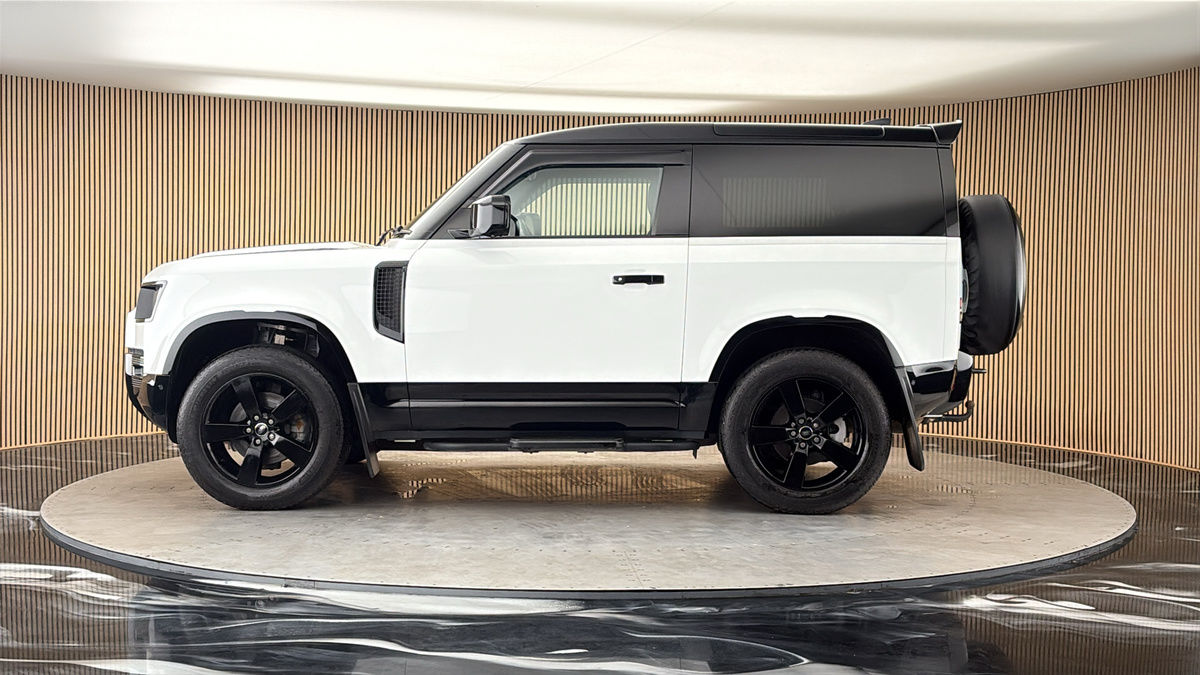 Land Rover Defender 90 Image 15