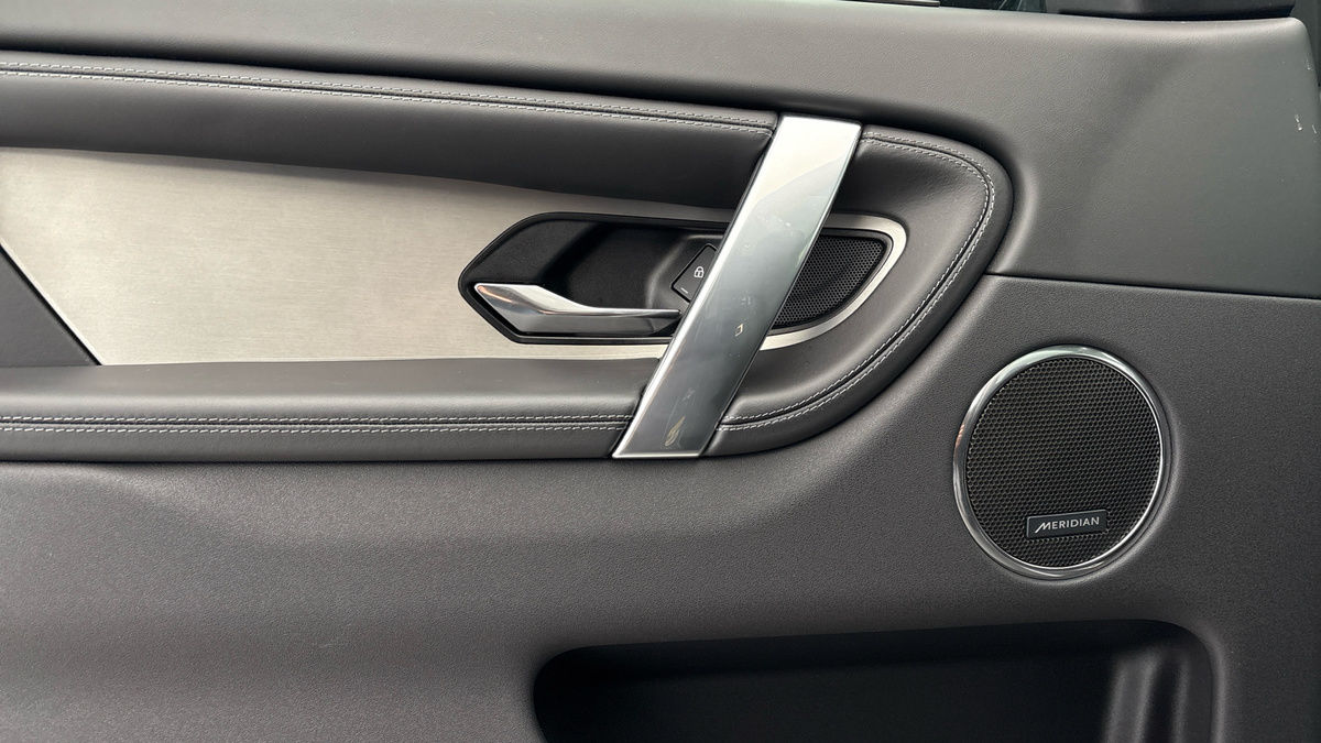 Land Rover Discovery Sport Image 19