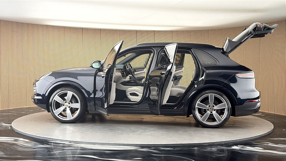More views of Porsche Cayenne