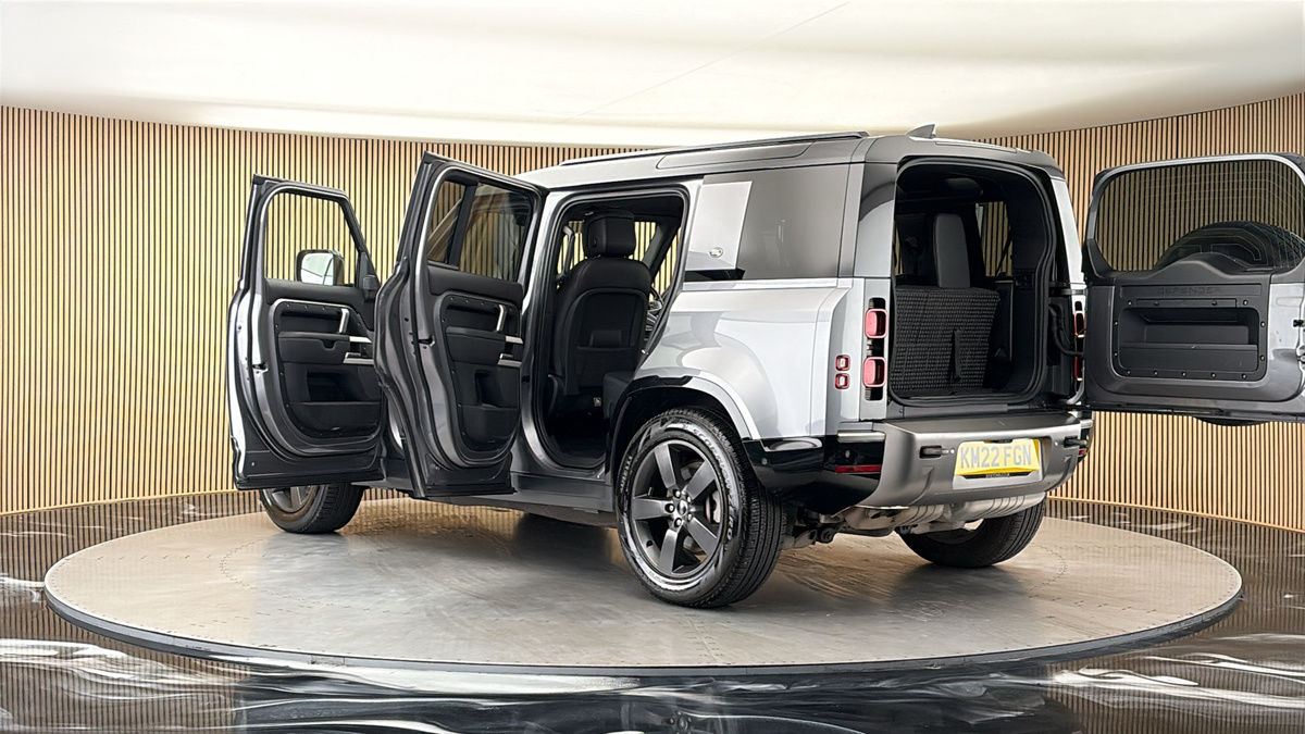 More views of Land Rover Defender 110