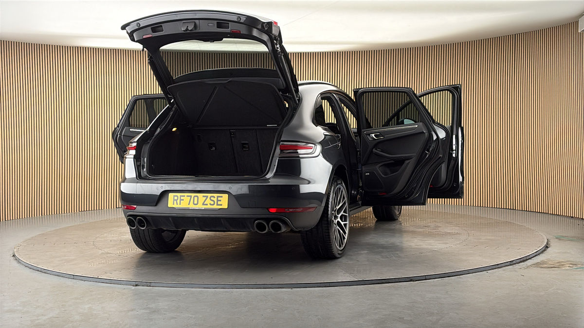 More views of Porsche Macan