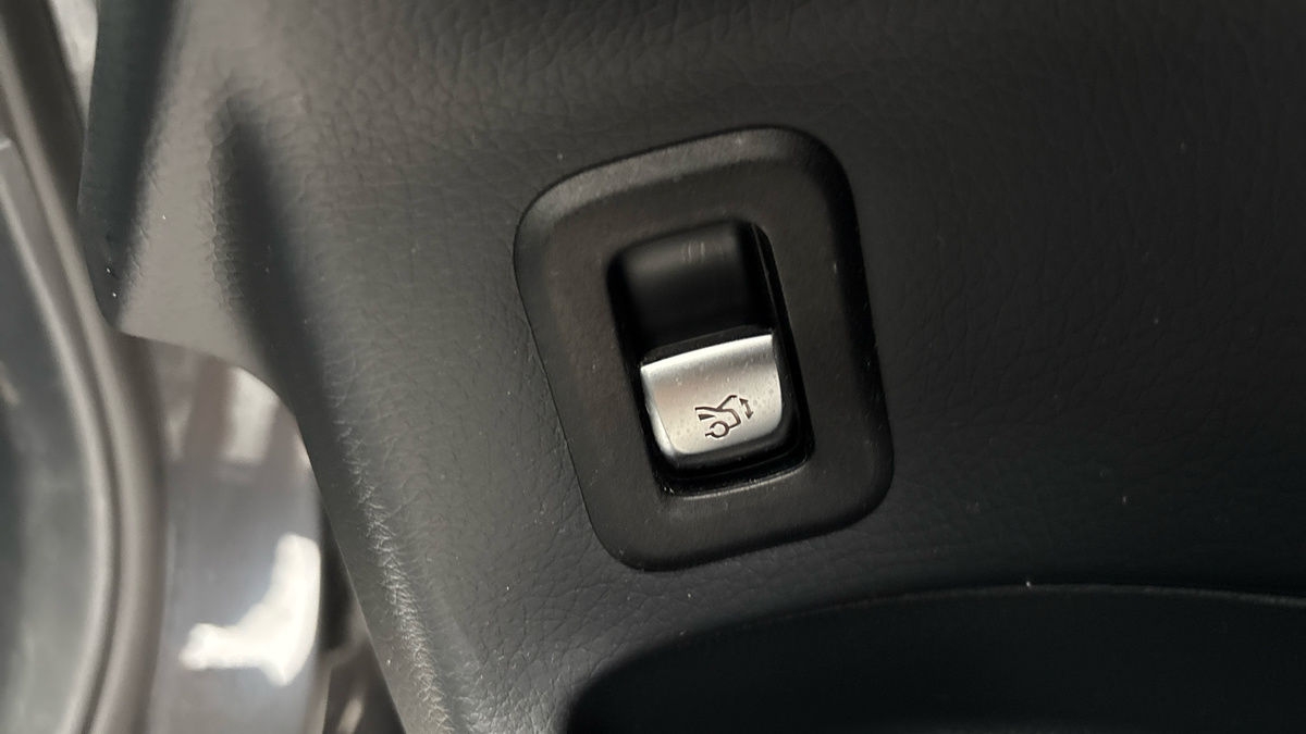 Mercedes-Benz EQC Image 28
