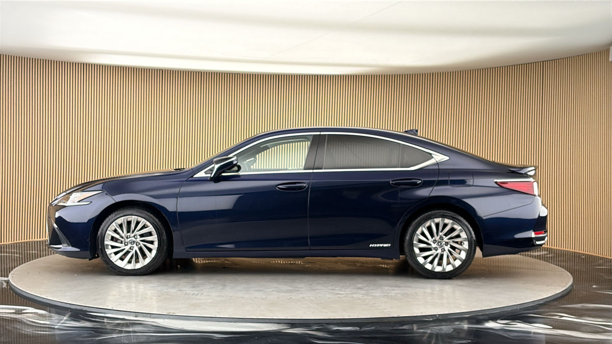 Lexus ES Image 15