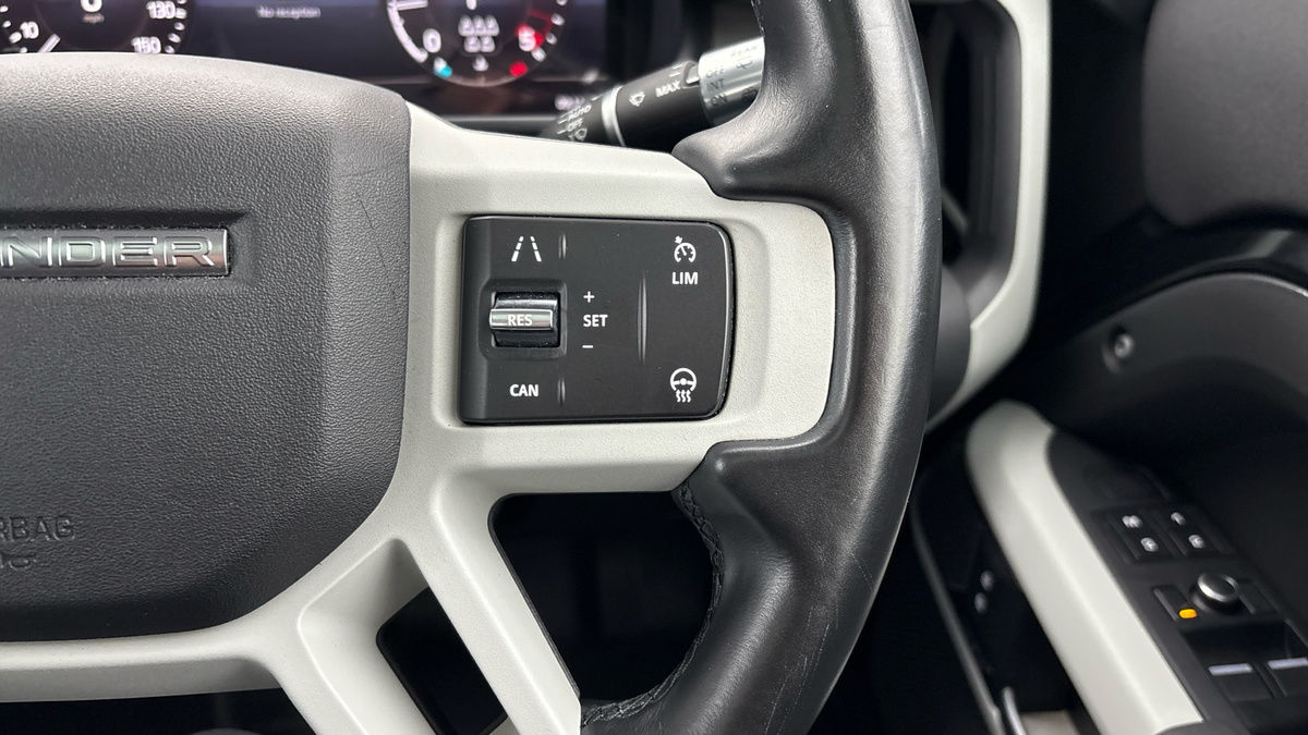 Land Rover Defender 110 Image 14