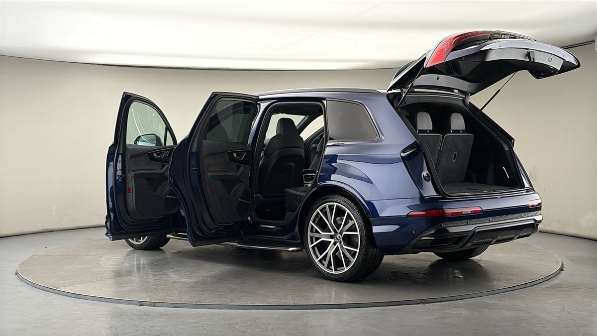 More views of Audi Q7