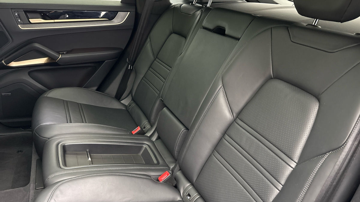 Porsche Cayenne Image 8