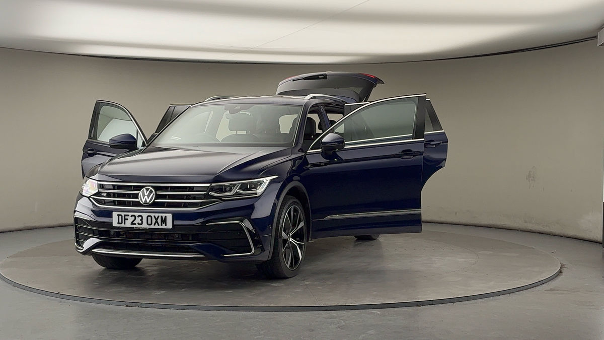 More views of Volkswagen Tiguan Allspace