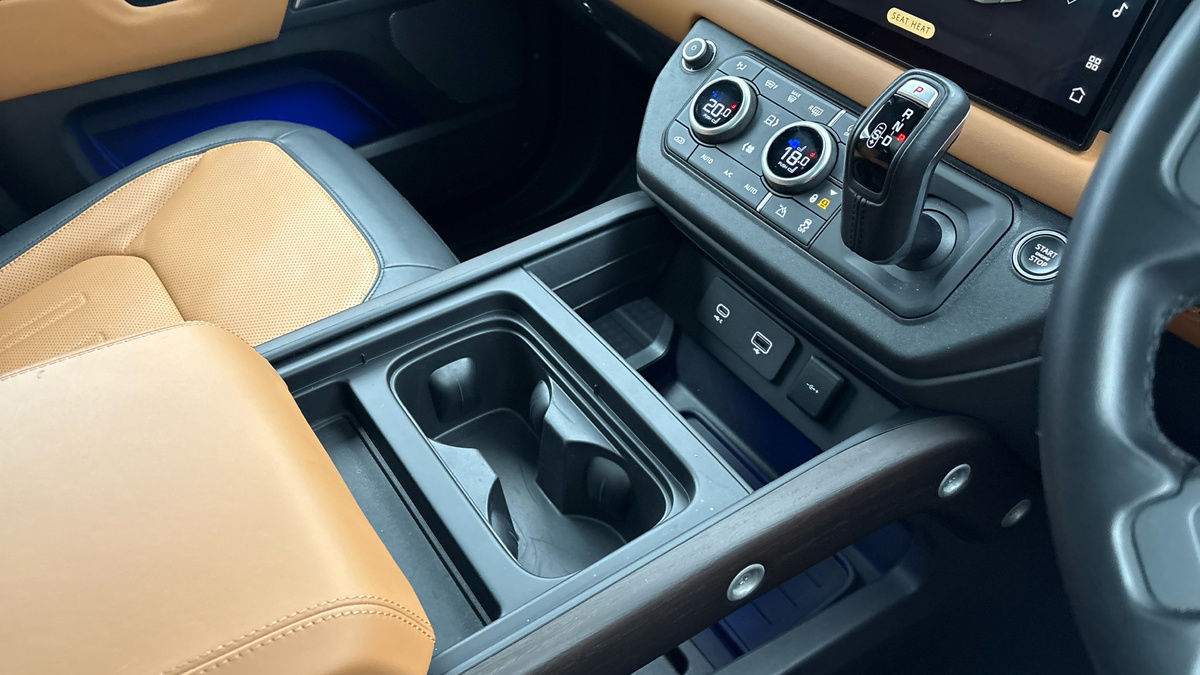 Land Rover Defender 90 Image 18